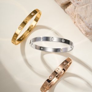 Cartier Classic Model Love Bracelet With 4 Diamonds