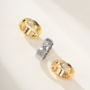 Chanel Coco Crush Small Ring with Diamonds cc1025