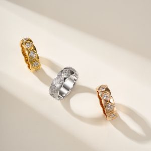 Chanel Coco Crush Small Ring with Diamonds cc1026