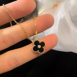 Van Cleef & Arpels Vintage Alhambra Necklace vca2033