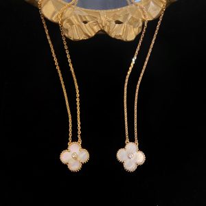 Van Cleef & Arpels Vintage Alhambra Necklace vca2034