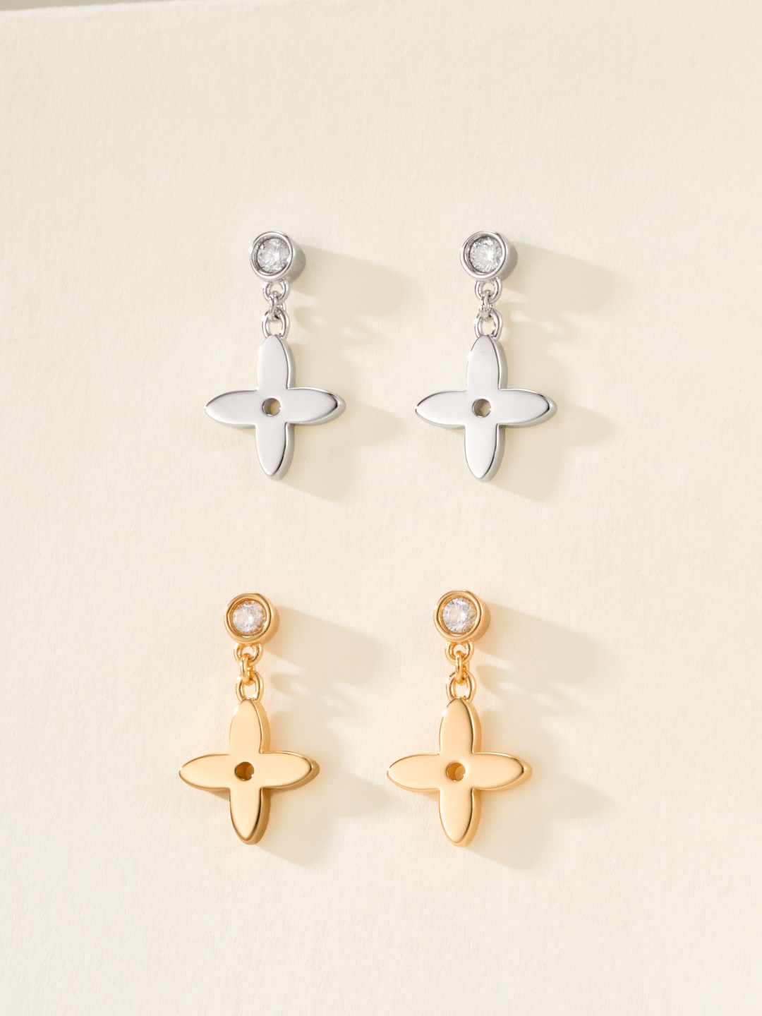 Louis Vuitton Idylle Blossom Ear Stud lv3001 1 Louis Vuitton Idylle Blossom Ear Stud lv3001