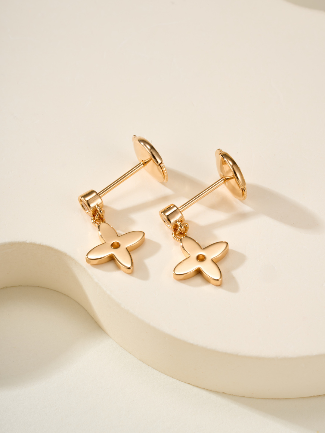 Louis Vuitton Idylle Blossom Ear Stud lv3001 4 Louis Vuitton Idylle Blossom Ear Stud lv3001 - Image 4