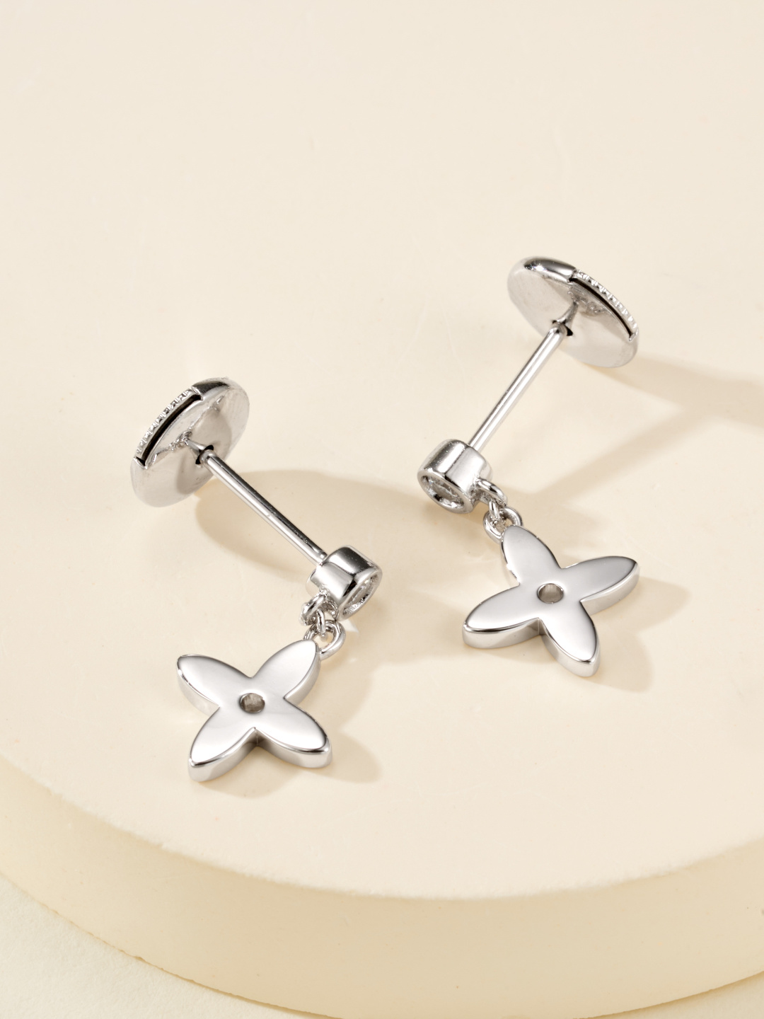 Louis Vuitton Idylle Blossom Ear Stud lv3001 6 Louis Vuitton Idylle Blossom Ear Stud lv3001 - Image 6