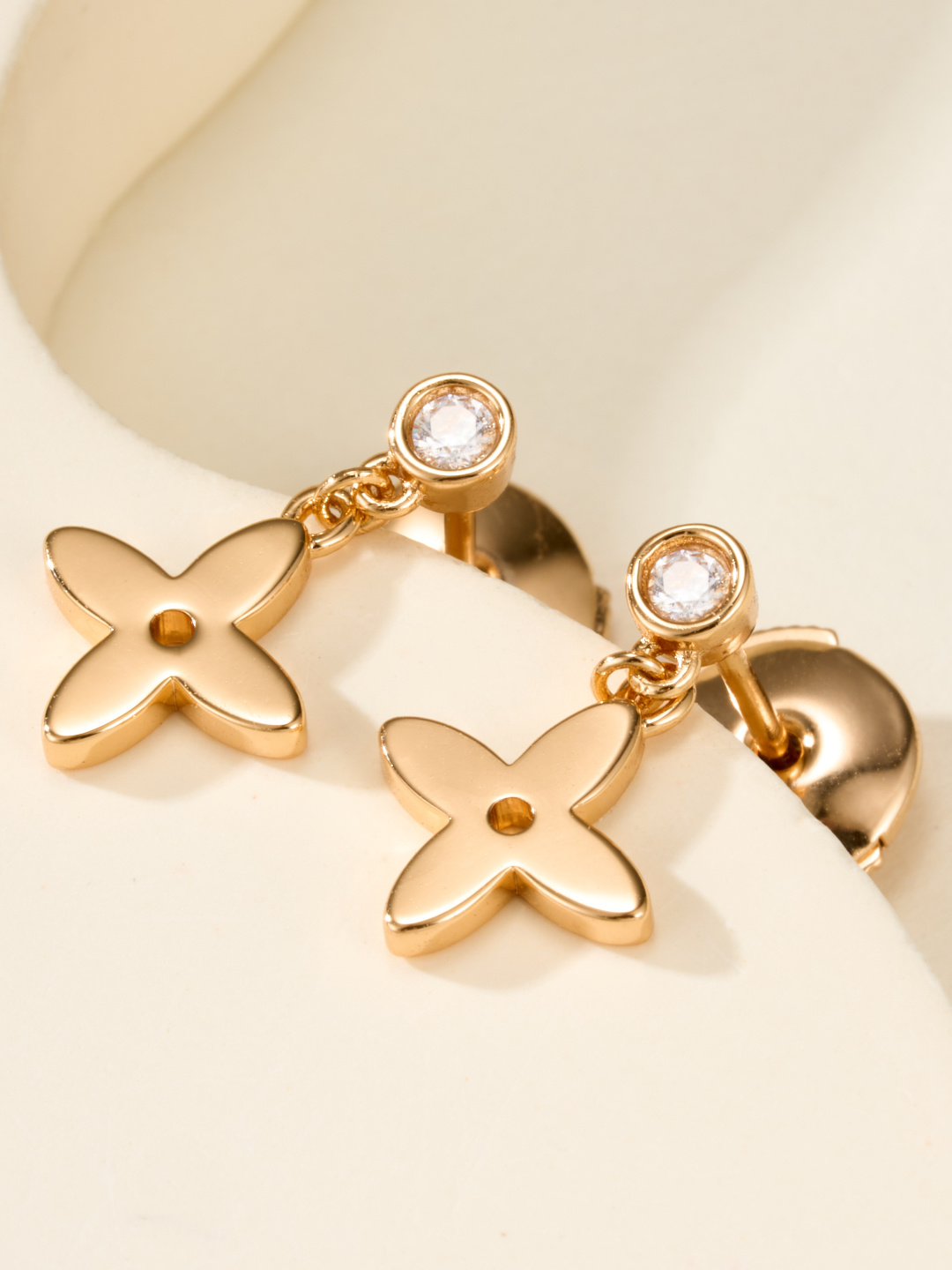 Louis Vuitton Idylle Blossom Ear Stud lv3001 8 Louis Vuitton Idylle Blossom Ear Stud lv3001 - Image 8