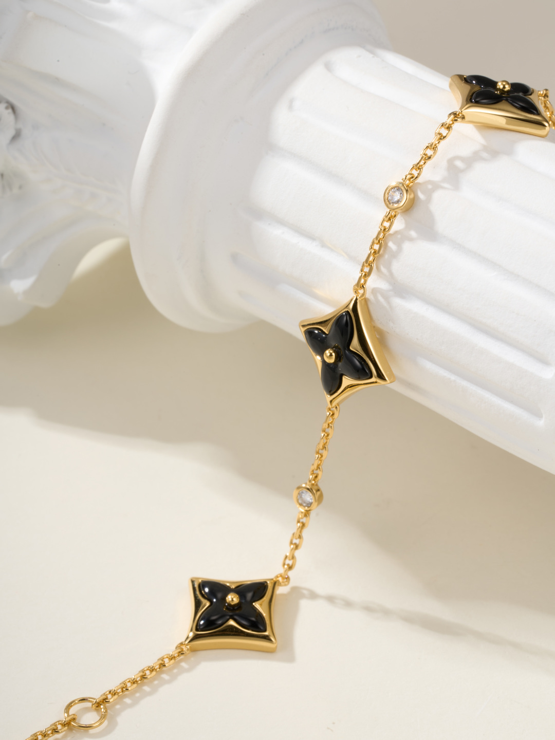 Louis Vuitton Color Blossom BB Star Bracelet Onyx And Diamonds lv2005 4 Louis Vuitton Color Blossom BB Star Bracelet Onyx And Diamonds lv2005 - Image 4