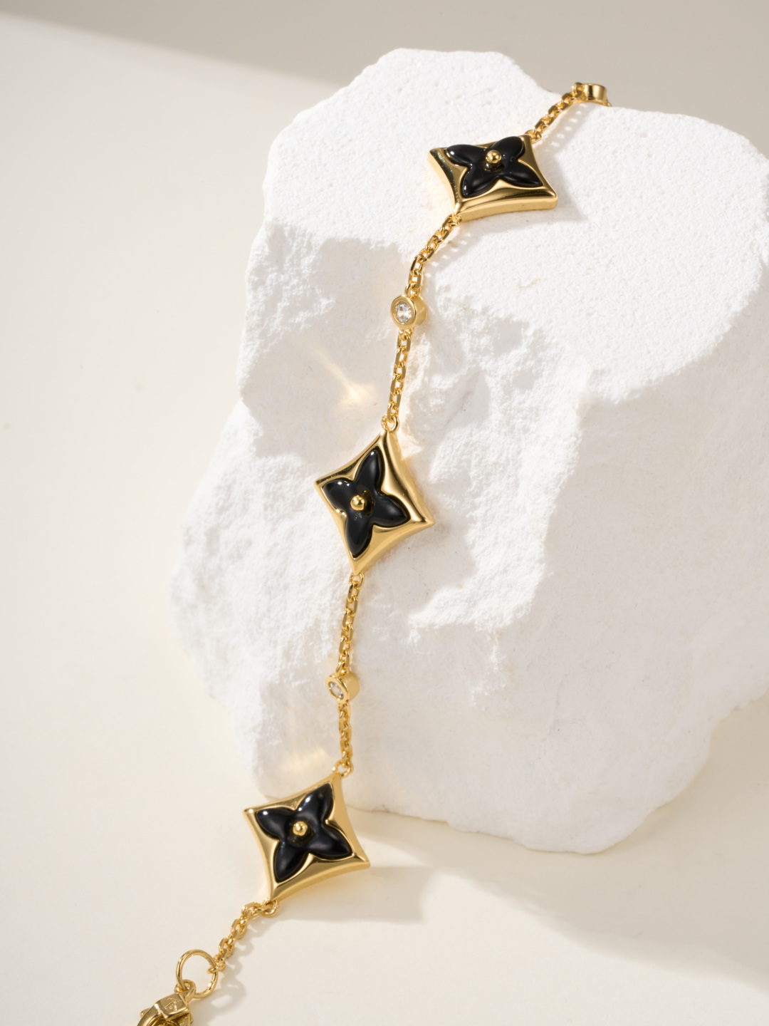 Louis Vuitton Color Blossom BB Star Bracelet Onyx And Diamonds lv2005 5 Louis Vuitton Color Blossom BB Star Bracelet Onyx And Diamonds lv2005 - Image 5