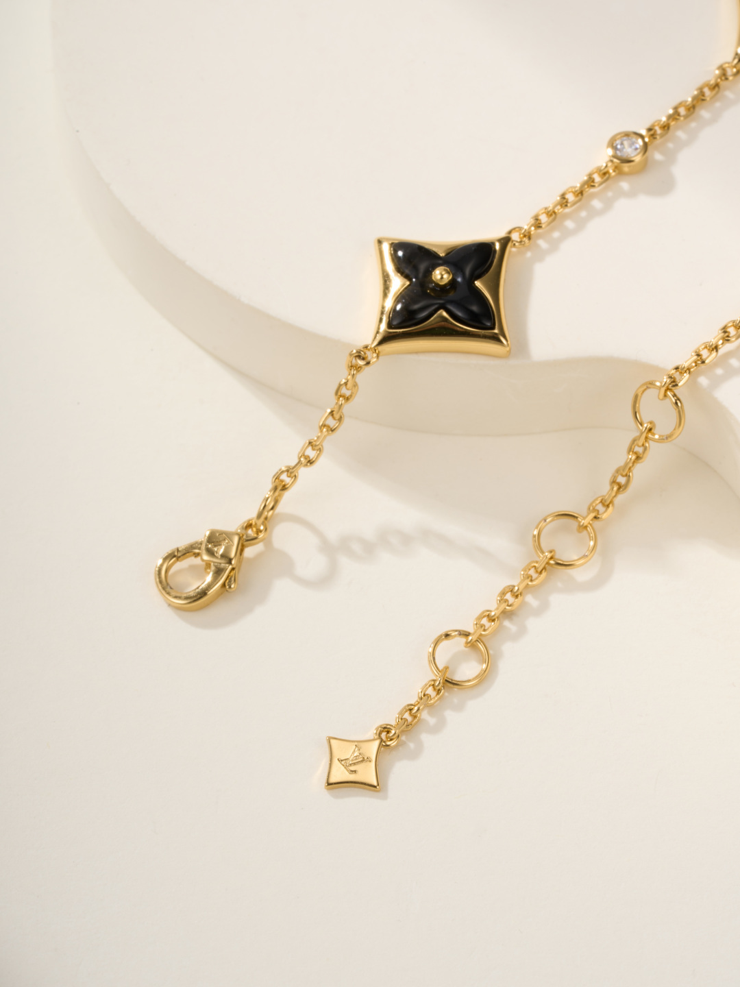 Louis Vuitton Color Blossom BB Star Bracelet Onyx And Diamonds lv2005 9 Louis Vuitton Color Blossom BB Star Bracelet Onyx And Diamonds lv2005 - Image 9