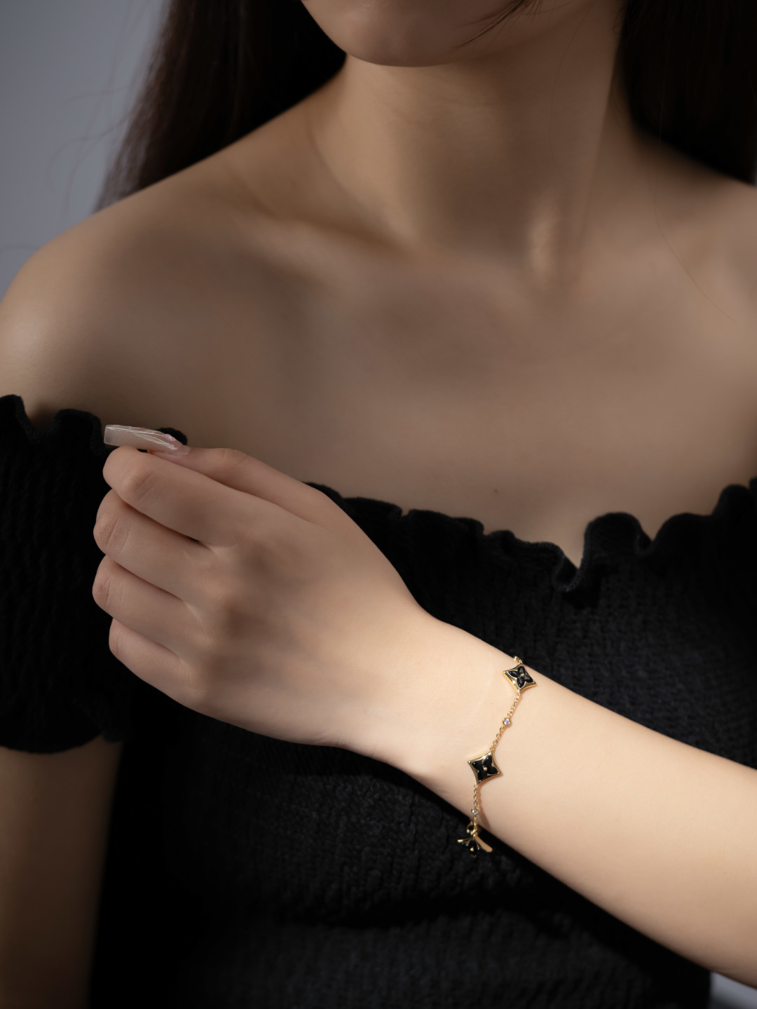Louis Vuitton Color Blossom BB Star Bracelet Onyx And Diamonds lv2005 11 Louis Vuitton Color Blossom BB Star Bracelet Onyx And Diamonds lv2005 - Image 11