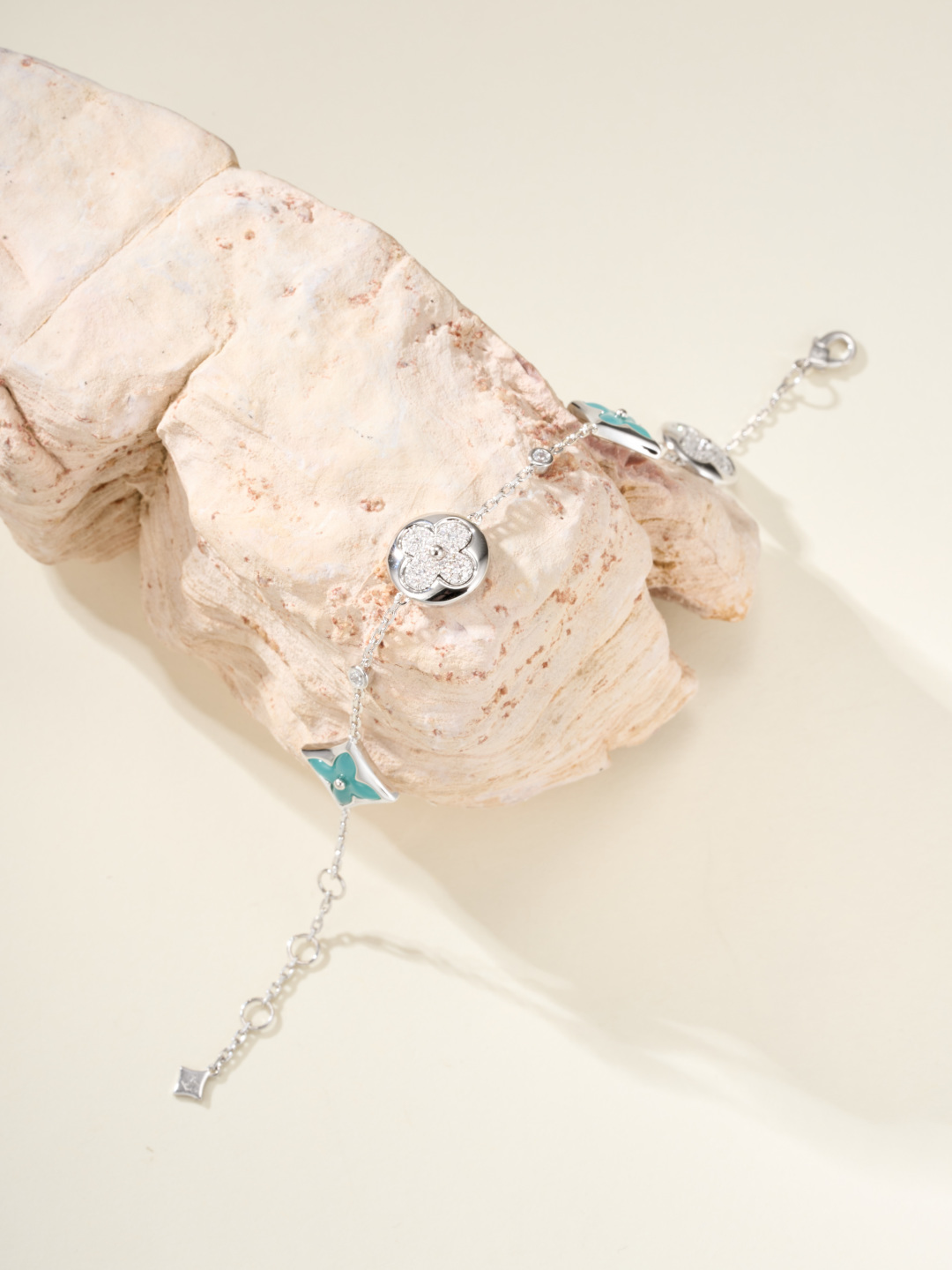 Louis Vuitton Color Blossom BB Star Bracelet Amazonite White Gold And Diamonds lv2010 4 Louis Vuitton Color Blossom BB Star Bracelet Amazonite White Gold And Diamonds lv2010 - Image 4