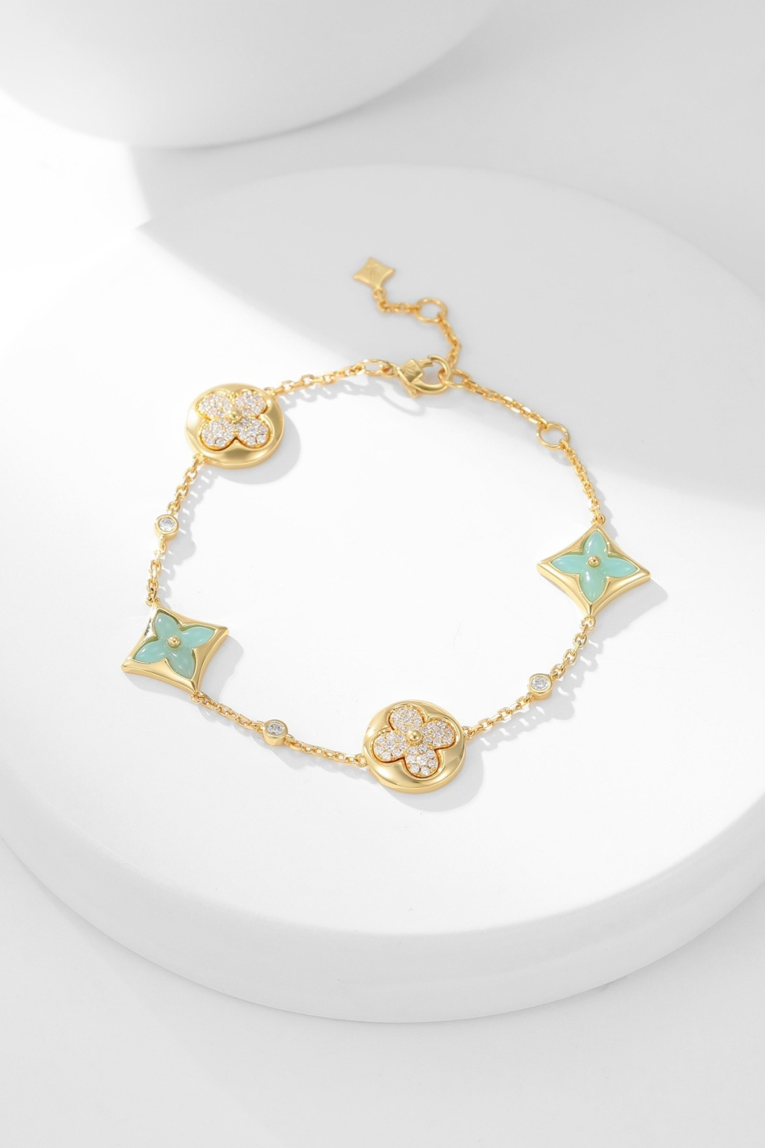 Louis Vuitton Color Blossom BB Star Bracelet Yellow Gold And Diamonds lv2011 1 Louis Vuitton Color Blossom BB Star Bracelet Yellow Gold And Diamonds lv2011