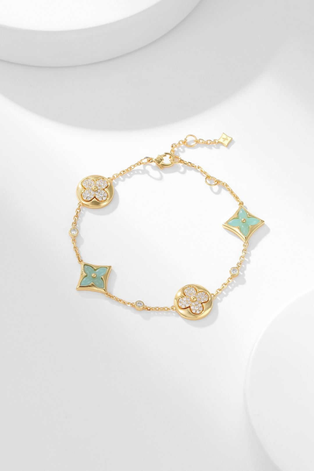 Louis Vuitton Color Blossom BB Star Bracelet Yellow Gold And Diamonds lv2011 3 Louis Vuitton Color Blossom BB Star Bracelet Yellow Gold And Diamonds lv2011 - Image 3