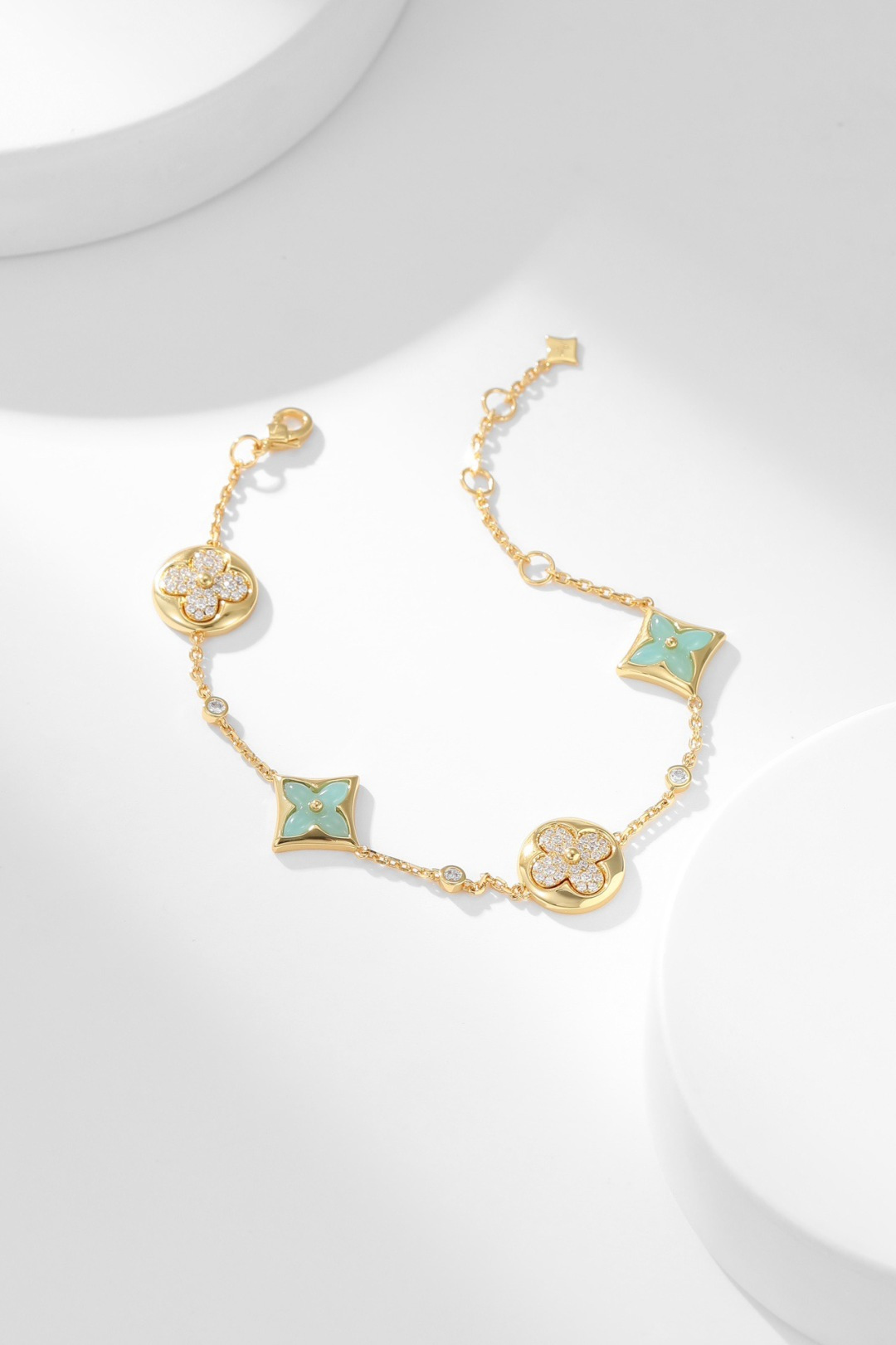 Louis Vuitton Color Blossom BB Star Bracelet Yellow Gold And Diamonds lv2011 4 Louis Vuitton Color Blossom BB Star Bracelet Yellow Gold And Diamonds lv2011 - Image 4