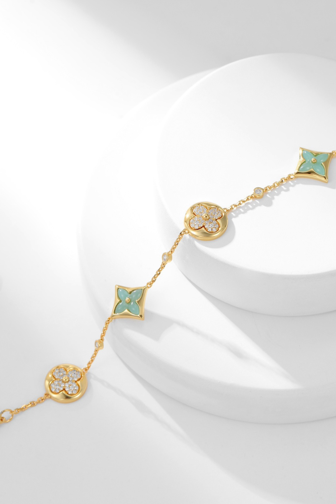 Louis Vuitton Color Blossom BB Star Bracelet Yellow Gold And Diamonds lv2011 5 Louis Vuitton Color Blossom BB Star Bracelet Yellow Gold And Diamonds lv2011 - Image 5