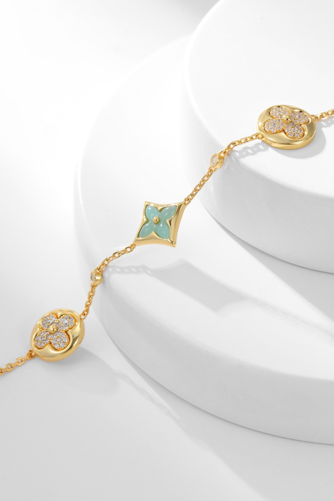 Louis Vuitton Color Blossom BB Star Bracelet Yellow Gold And Diamonds lv2011 6 Louis Vuitton Color Blossom BB Star Bracelet Yellow Gold And Diamonds lv2011 - Image 6